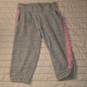 💥 Girls Gray and Pink Reebok Sweatpant Capris